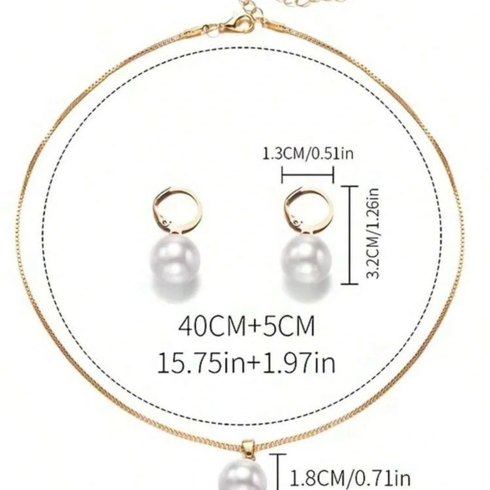 Elegant Gold and Pearl Necklace Set - Picture 4 of 7